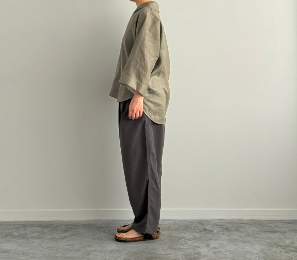リネンのセーリングSH　CHEVAL plus シャツ　通販　取扱店 khaki 着画　横