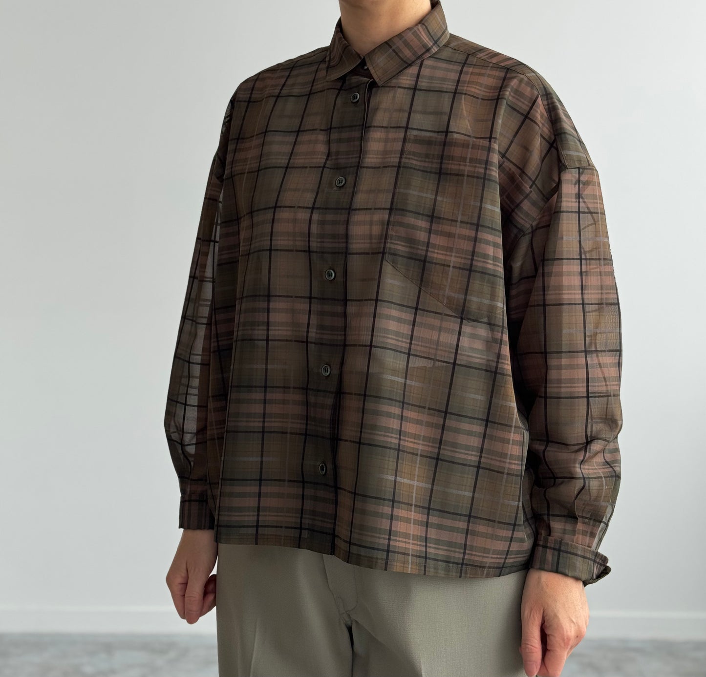 チェックシャツ