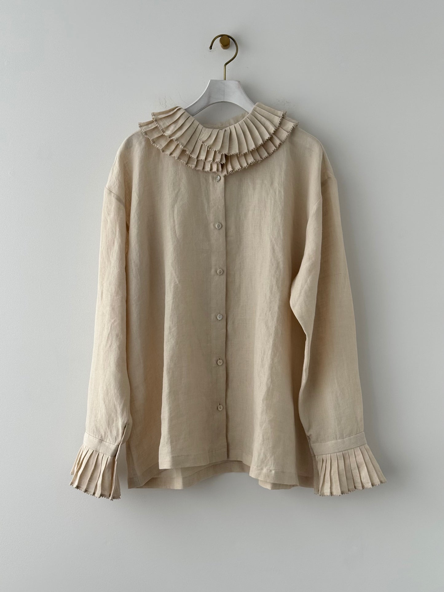 TUCK COLLAR BLOUSE