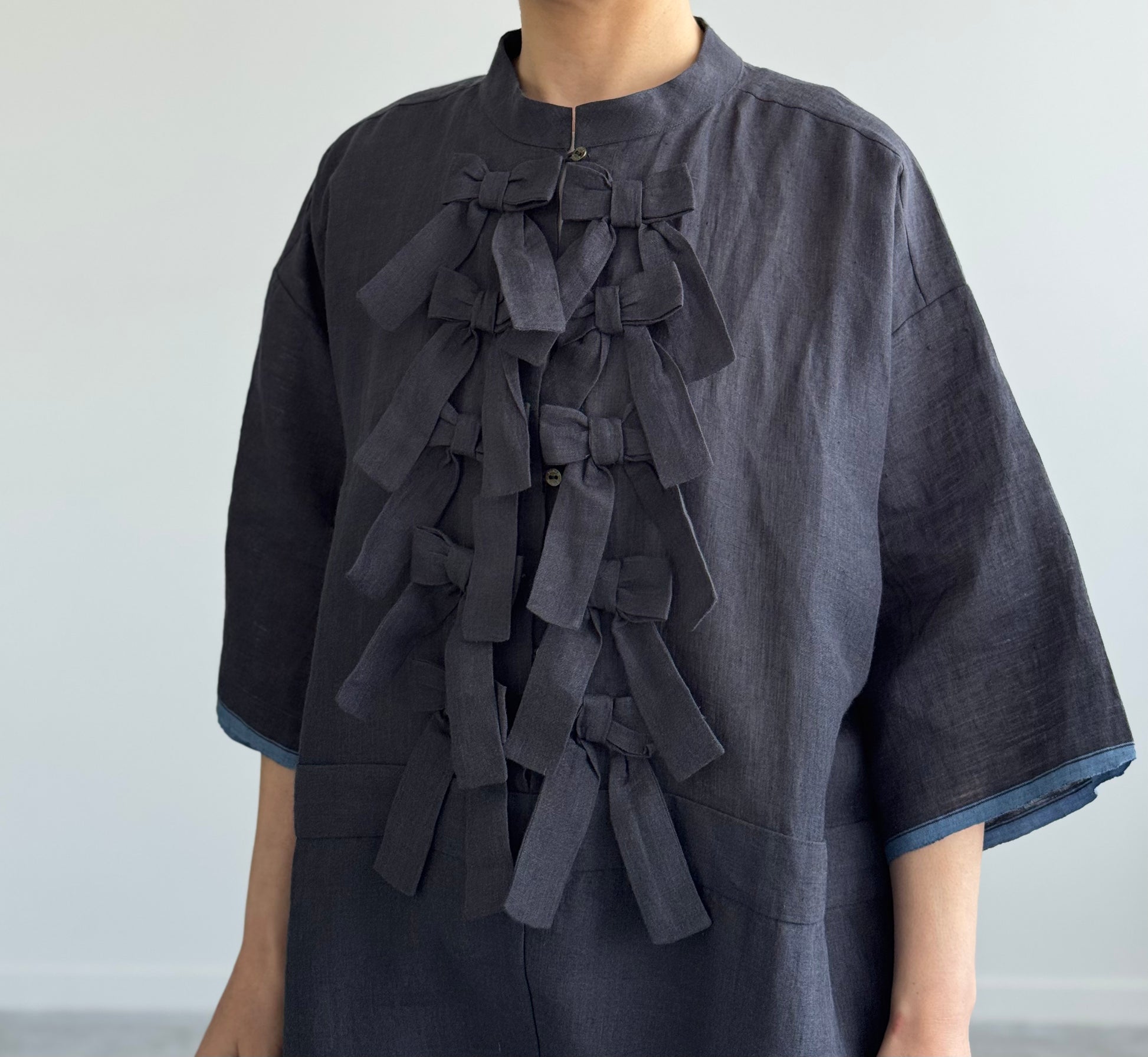 RIBBON OVERALLS リボンオーバーオール　BUNON ブノン　通販　取扱店　charcoal 着画　アップ