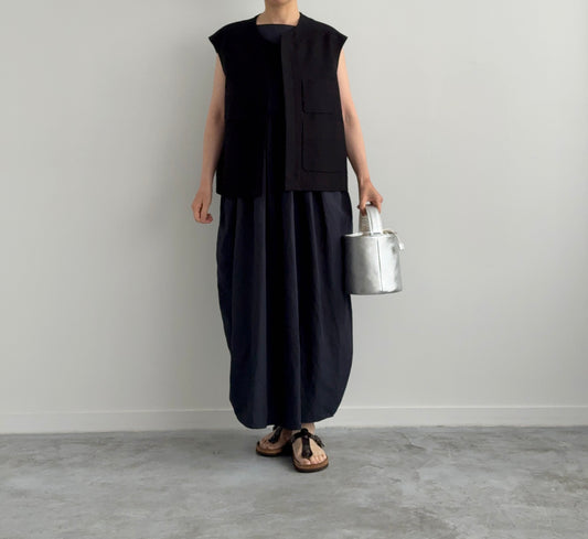 VISCOSE LINEN NO SLEEVE COCOON DRESS (DARK NAVY) TENNE HANDCRAFTED MODERN　通販　取扱店　着画　全身　前