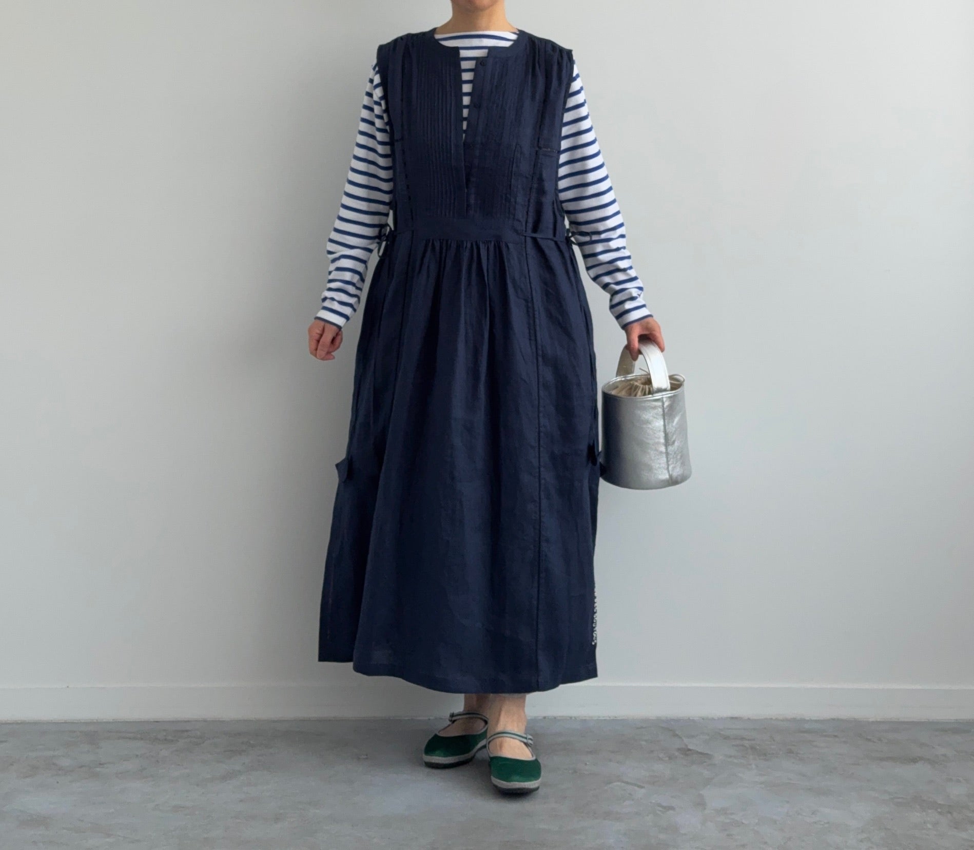 ピンタックワンピース　Porter des boutons ポルテデブトン　通販　取扱店　ネイビー着画　正面