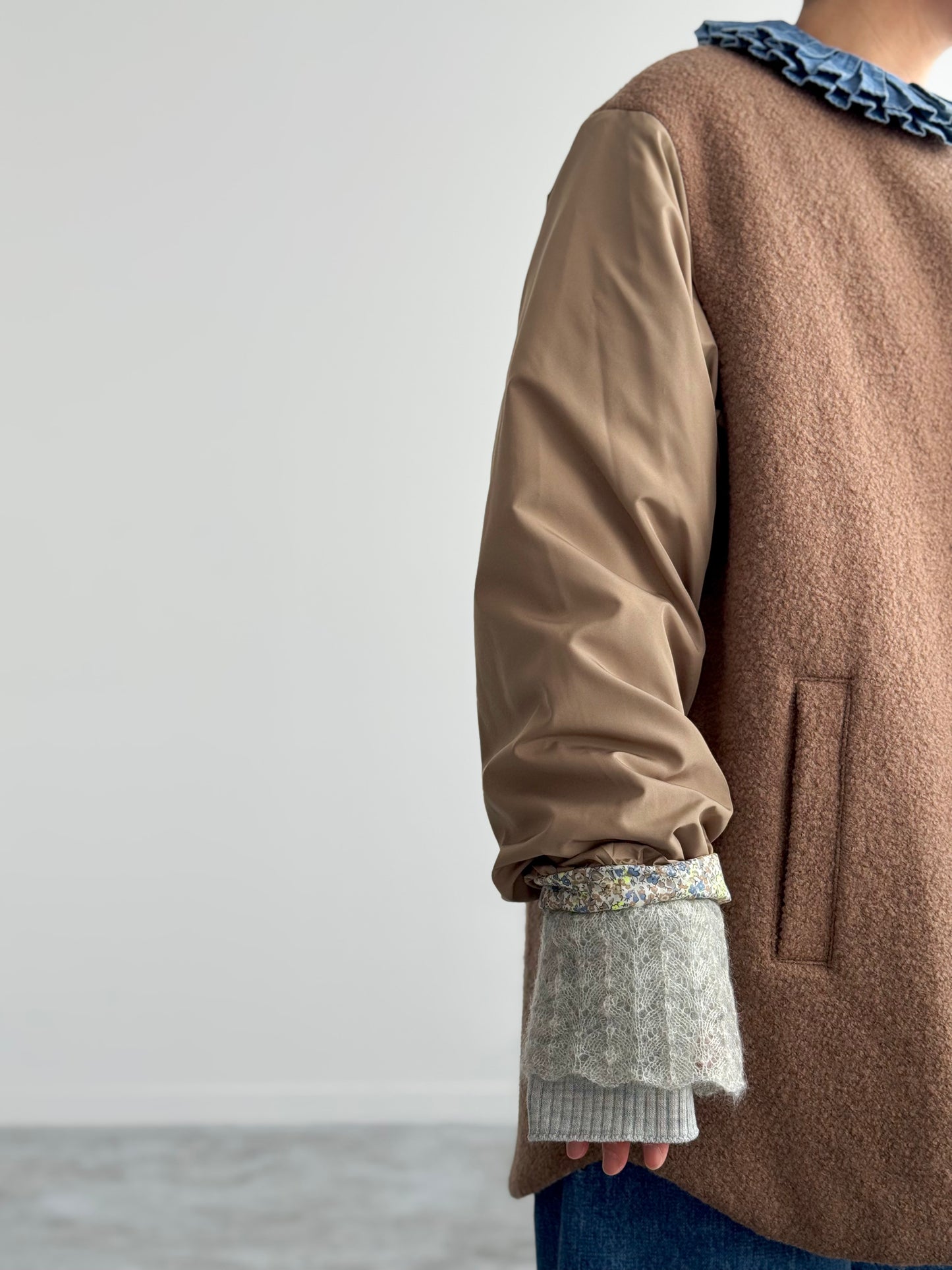MOHAIR フリルリストウォーマー　Porter des boutons　ポルテデブトン　シルバーグレー　着画