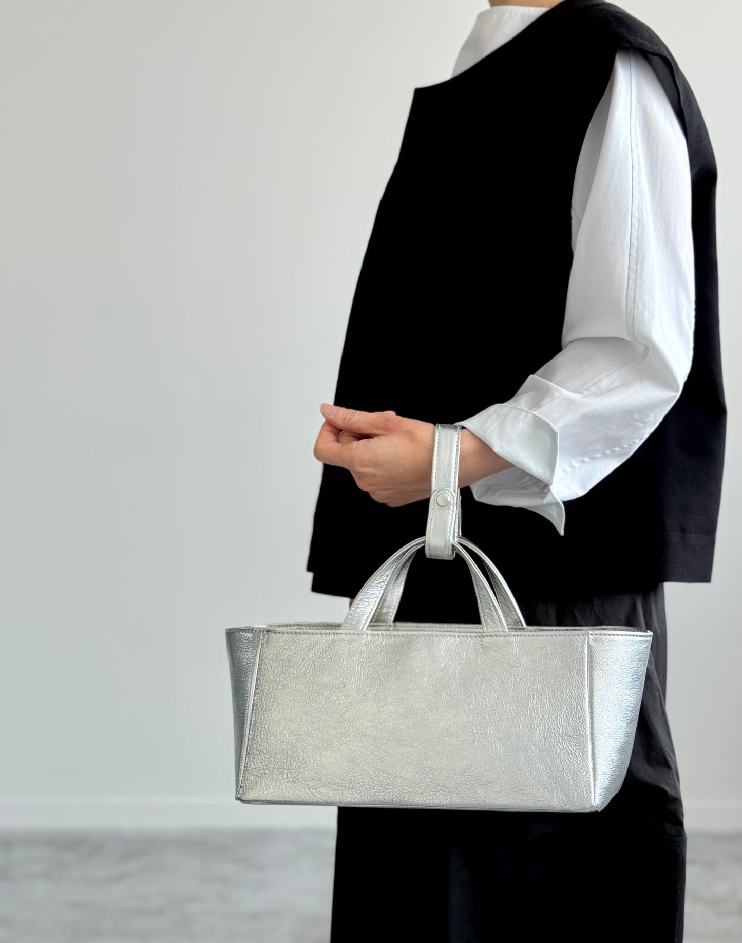 CRUISE BAG MINI　クルーズバッグ ミニ　a アー　通販　取扱店　silver　着画