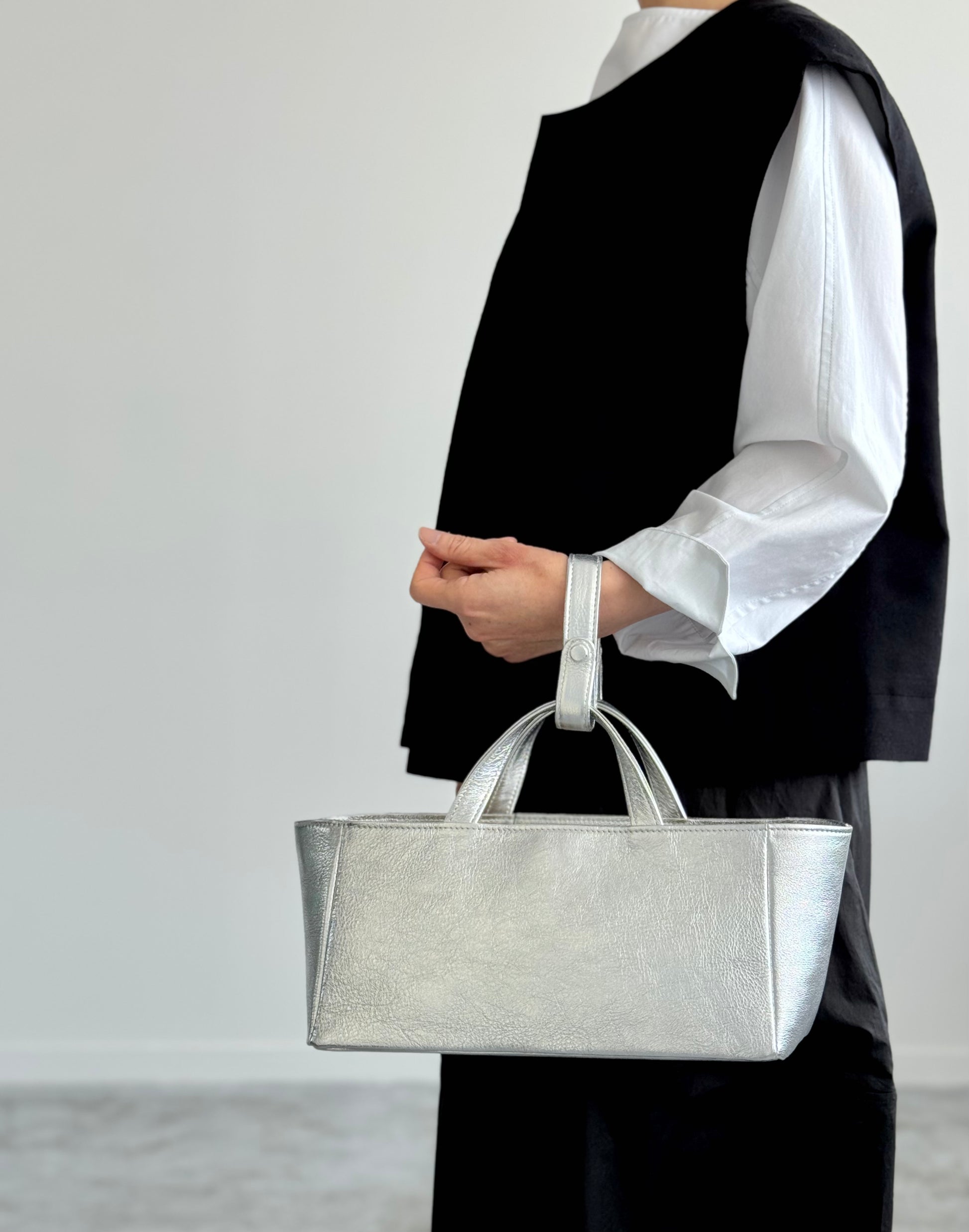 CRUISE BAG MINI　クルーズバッグ ミニ　a アー　通販　取扱店　silver　着画