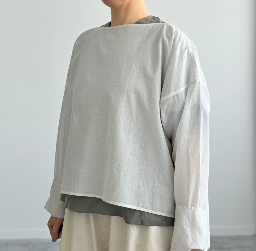 ORGANZA PULLOVER　オーガンザ プルオーバー TENNE HANDCRAFTED MODERN　通販　取扱店 ligth gray 着画　アップ