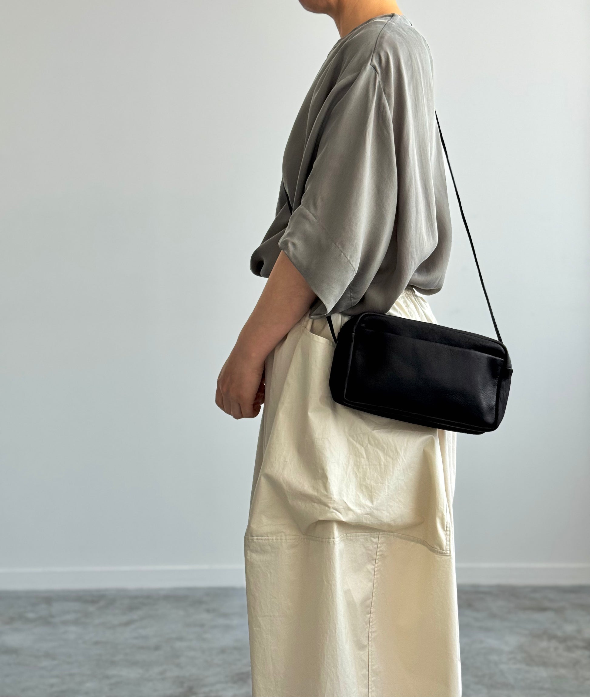 SHOULDER MINI　a (アー）　ショルダーバッグ　通販　取扱店 　着画　横