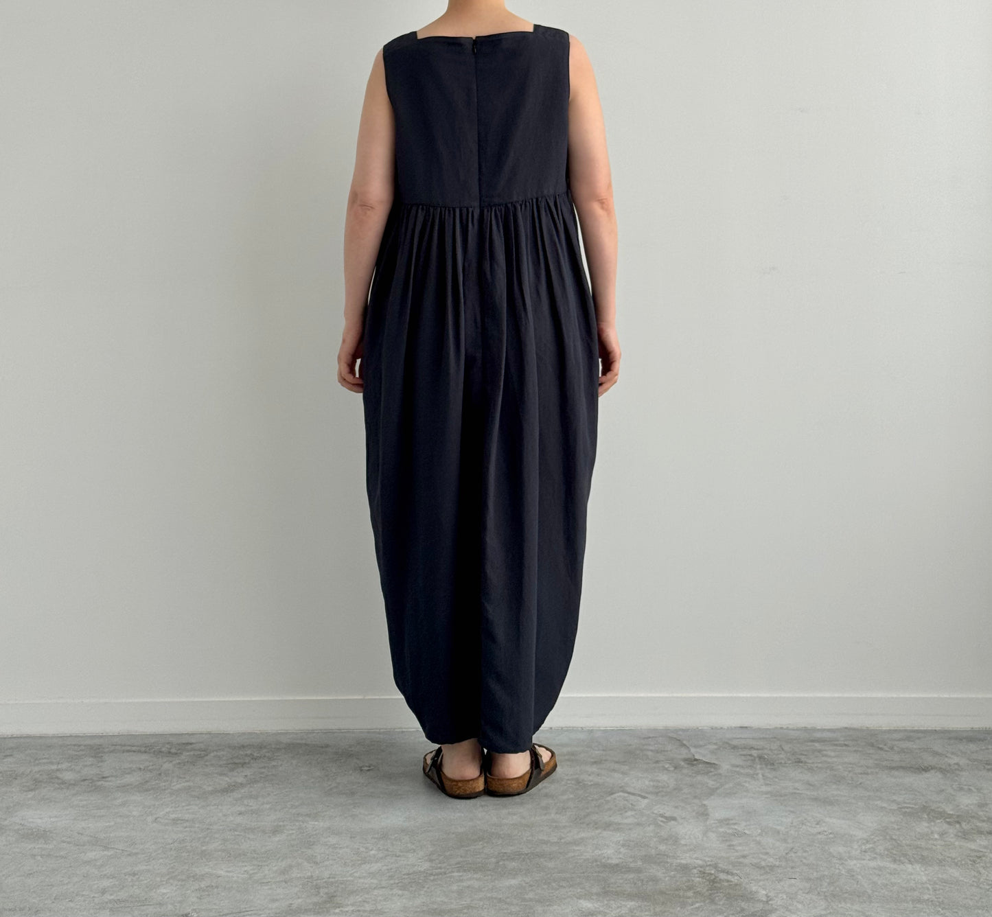 VISCOSE LINEN NO SLEEVE COCOON DRESS (DARK NAVY)