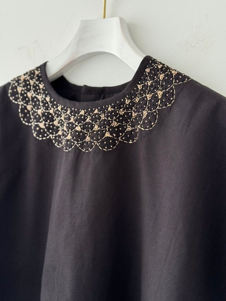 Embroidery Woven-T