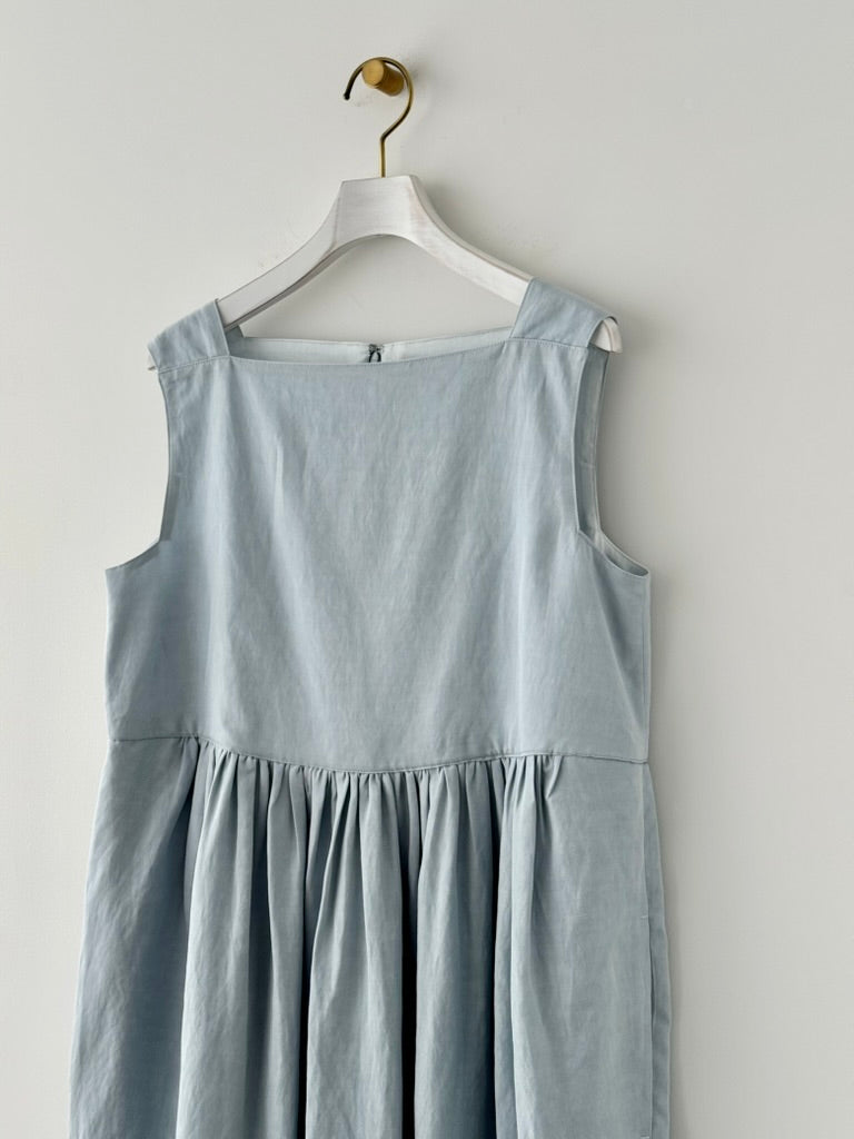 VISCOSE LINEN NO SLEEVE COCOON DRESS (LIGHT BLUE)
