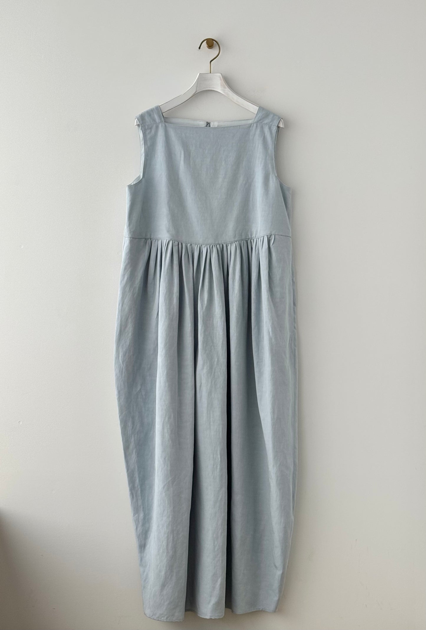 VISCOSE LINEN NO SLEEVE COCOON DRESS (LIGHT BLUE)