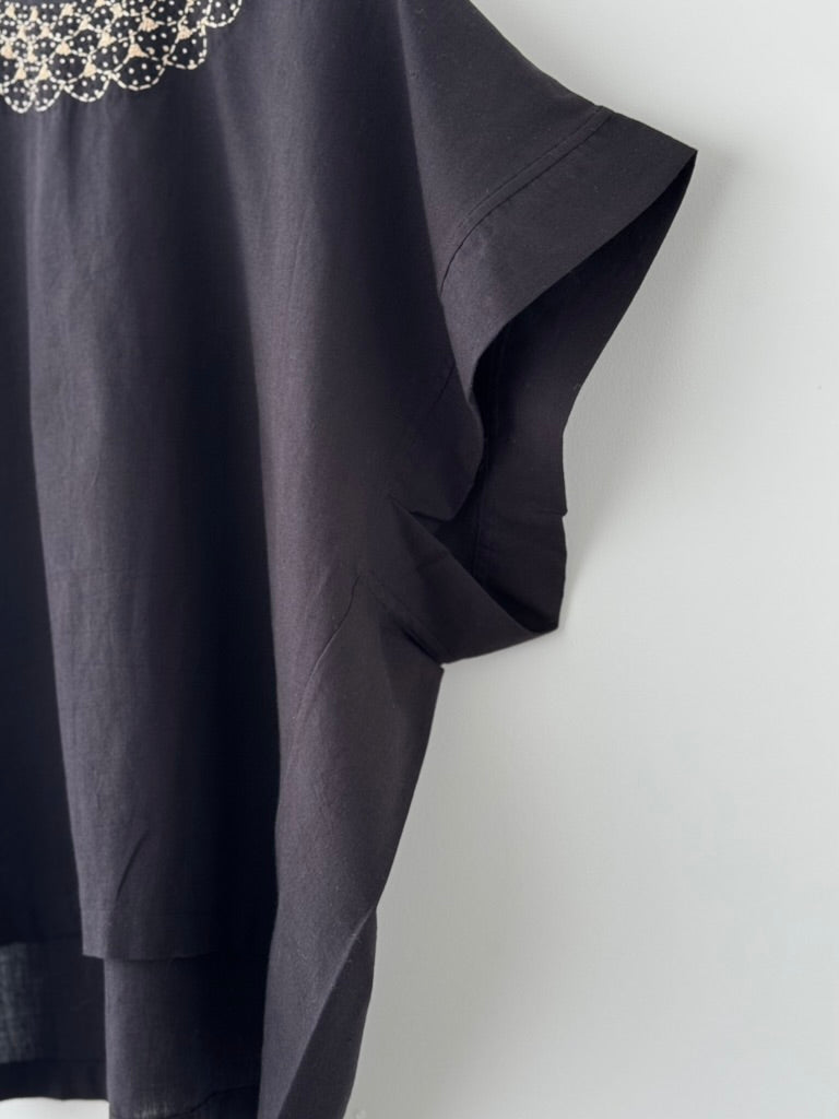 Embroidery Woven-T