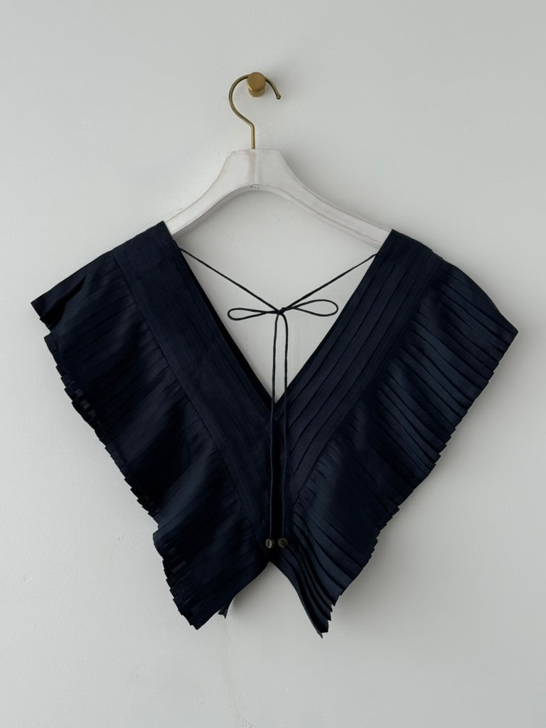 TUCK RUFFLE COLLAR (CHARCOAL) BUNON つけ襟 – UKÉ_midori