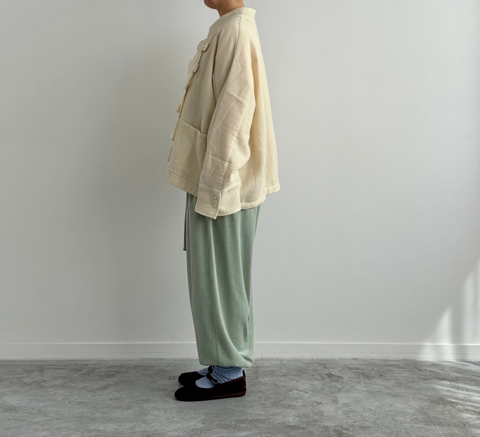 RIBBON RAGLAN JACKET　BUNON 　ブノン　ジャケット　通販　広島　ecru 着画　横
SIZE M
