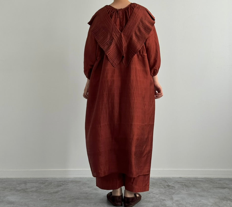 TUCK RUFFLE COLLAR ( MADDER BROWN )