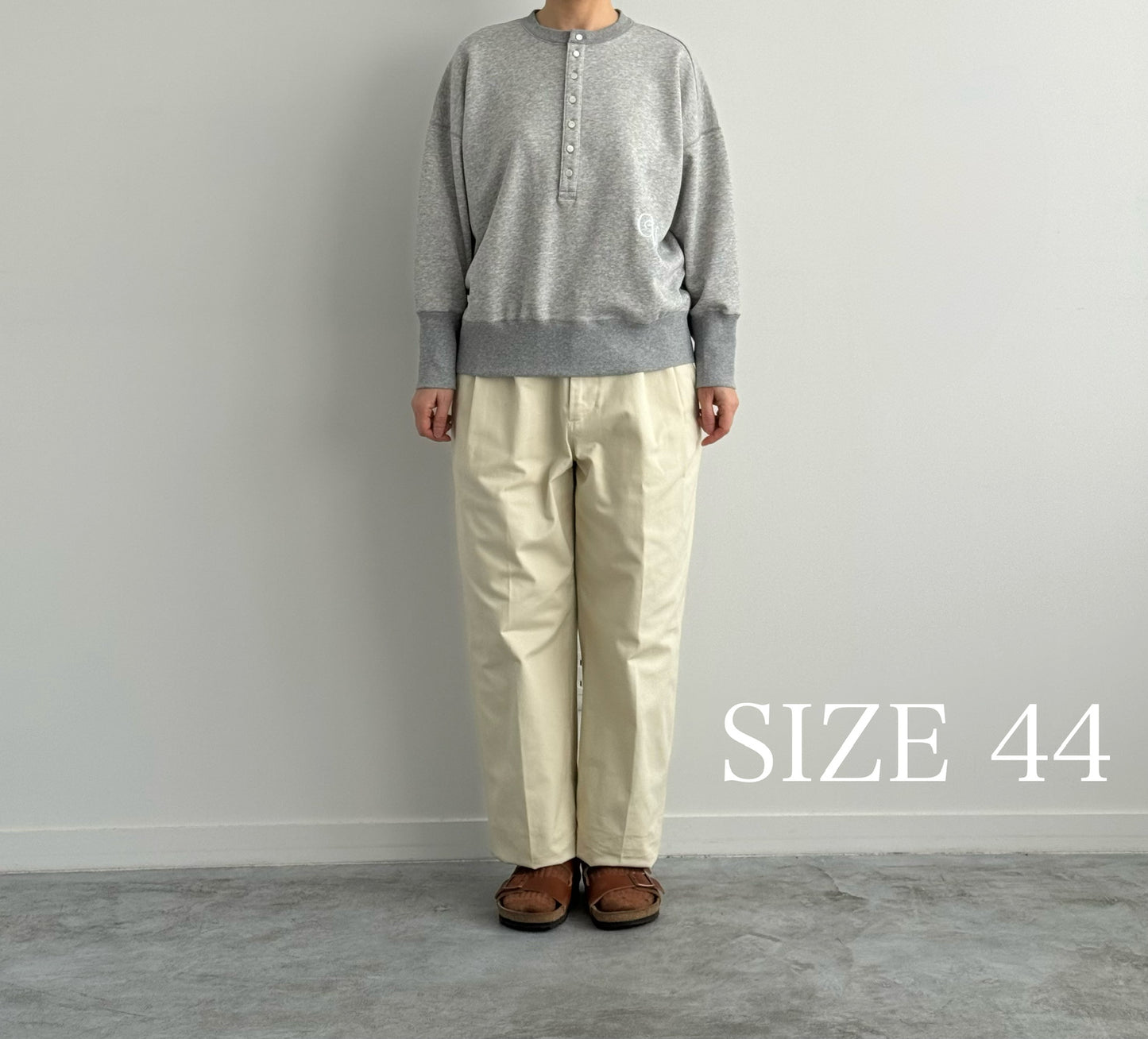 SEVEN SLEEVEの釦スウェット CHEVAL plus　通販　取扱店 size44 着画