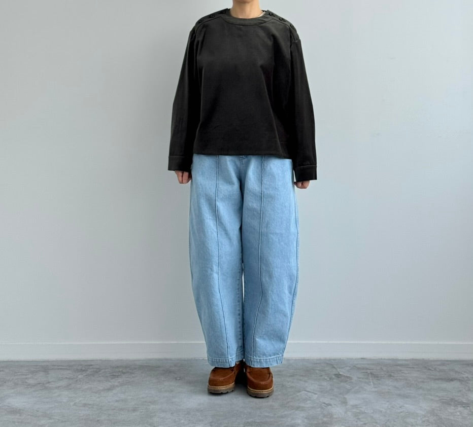 CURVE PANTS　カーブパンツ　TENNE HANDCRAFTED MODERN Sサイズの着画です。正面から
