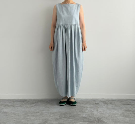 VISCOSE LINEN NO SLEEVE COCOON DRESS (LIGHT BLUE) TENNE HANDCRAFTED MODERN　通販　取扱店　着画　全身　正面