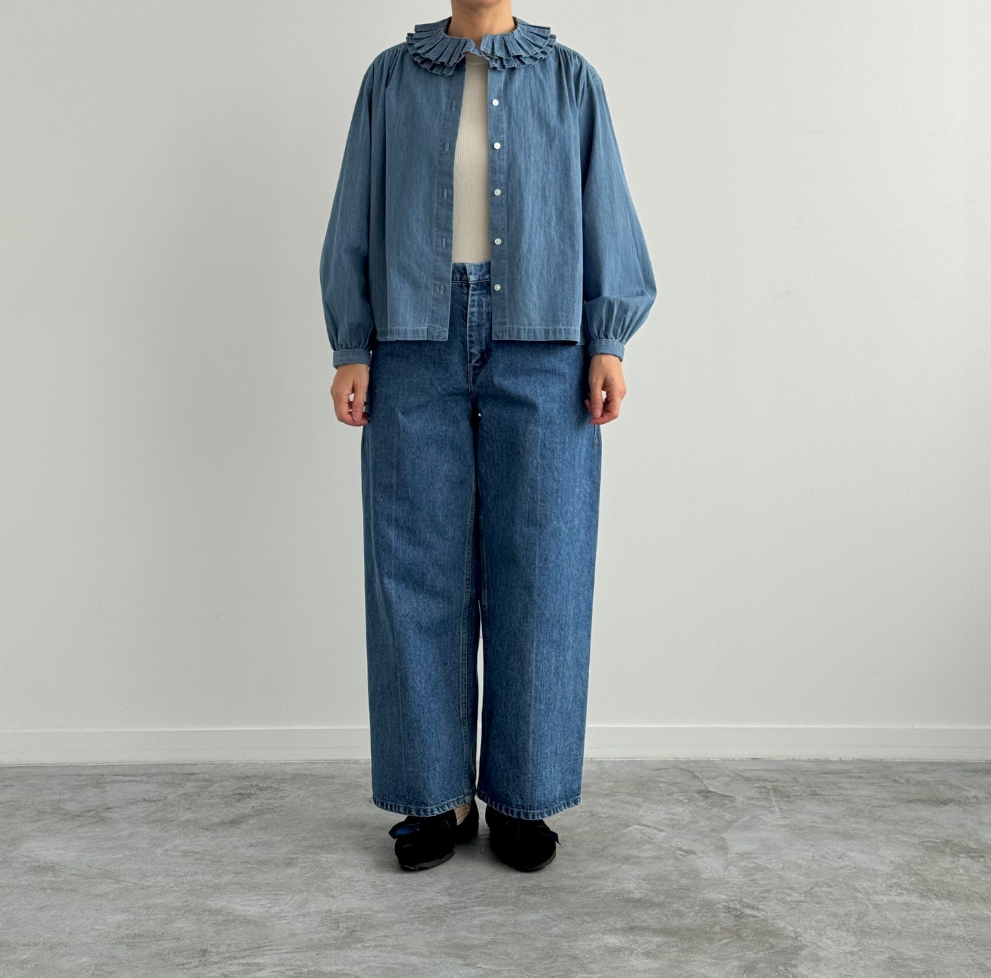 ダブルタックカラーブラウス　Porter des boutons　ポルテデブトン　ブリーチ　着画　正面