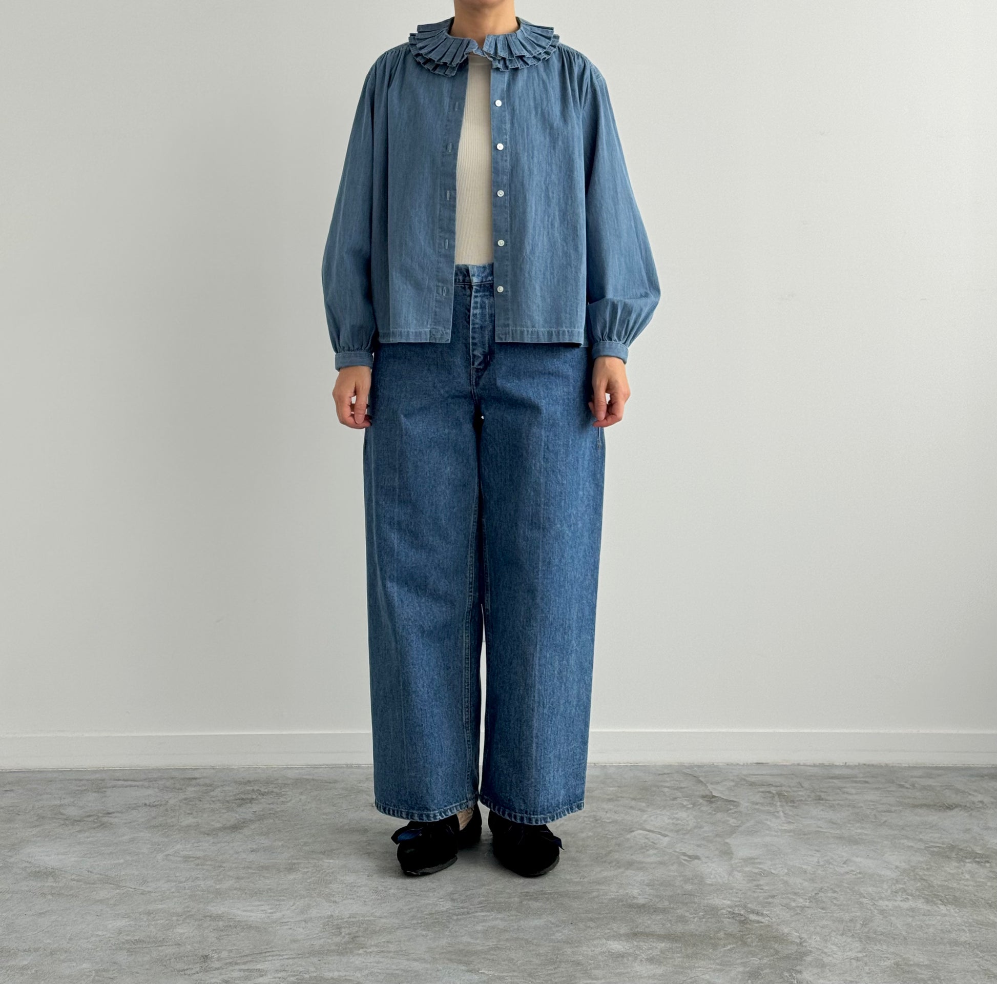 ダブルタックカラーブラウス　Porter des boutons　ポルテデブトン　ブリーチ　着画　正面