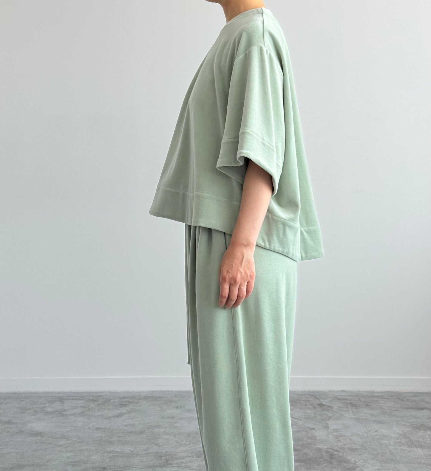 HALF SLEEVE TOPS (VELOR)