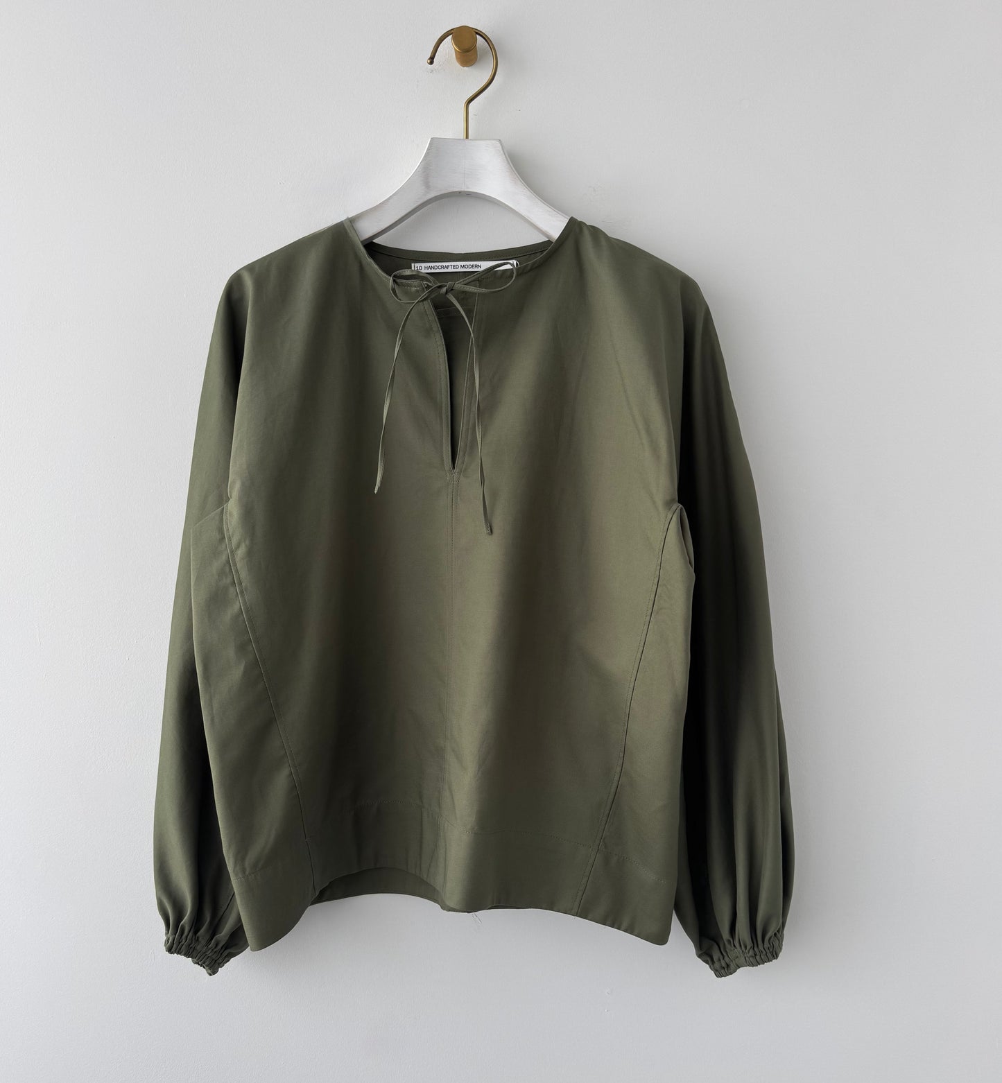 VOLUME SLEEVE PULLOVER (OLIVE)　TENNE HANDCRAFTED MODERN ブラウス　通販　取扱店