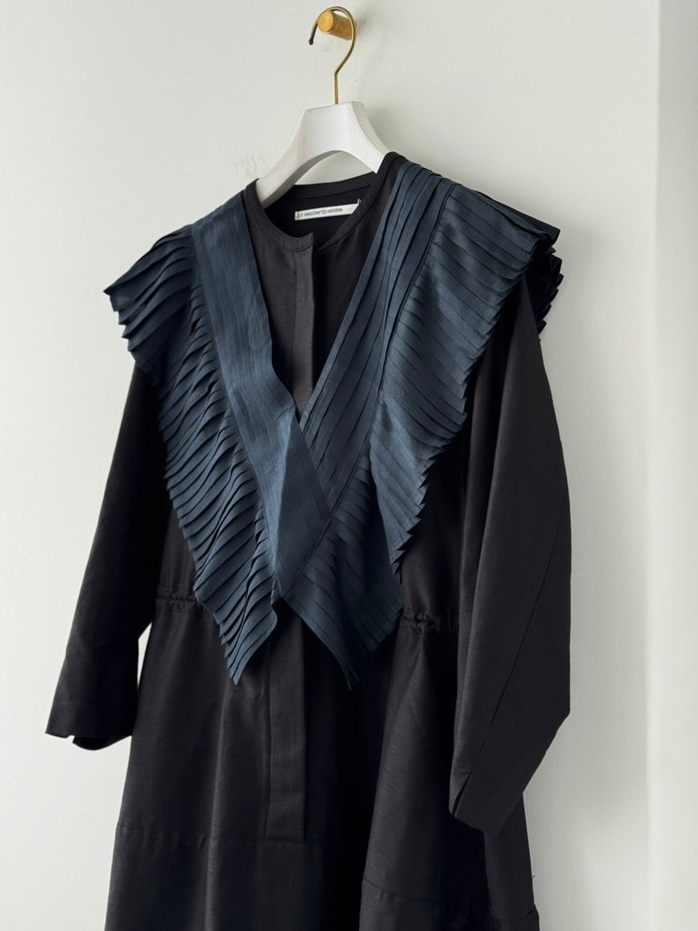 TUCK RUFFLE COLLAR (CHARCOAL) BUNON つけ襟 – UKÉ_midori