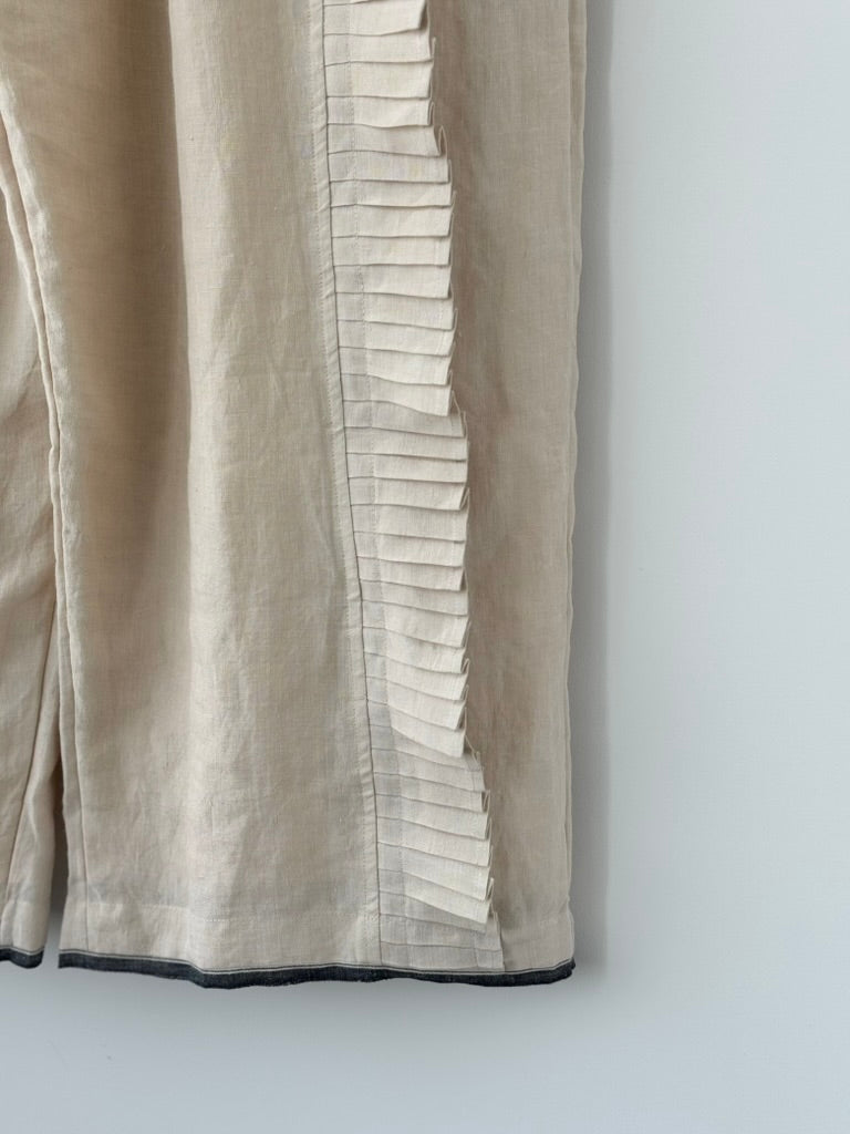 RUFFLE TUCK PANTS
