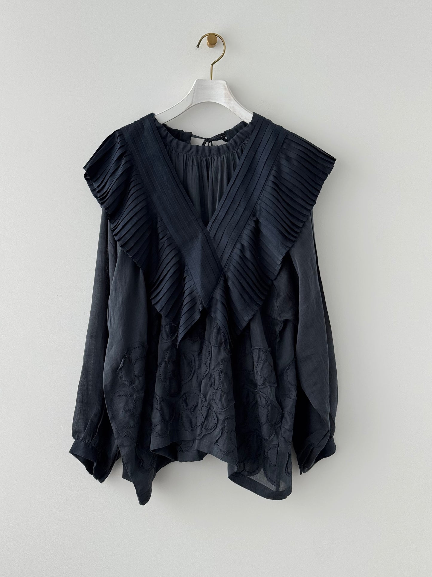 TUCK RUFFLE COLLAR (CHARCOAL)