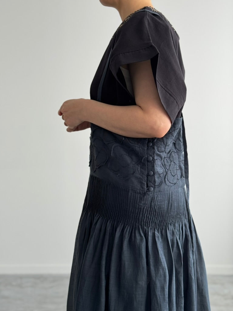 BUNON FLOWER RIBBON SKIRT CHARCOAL 着画　横