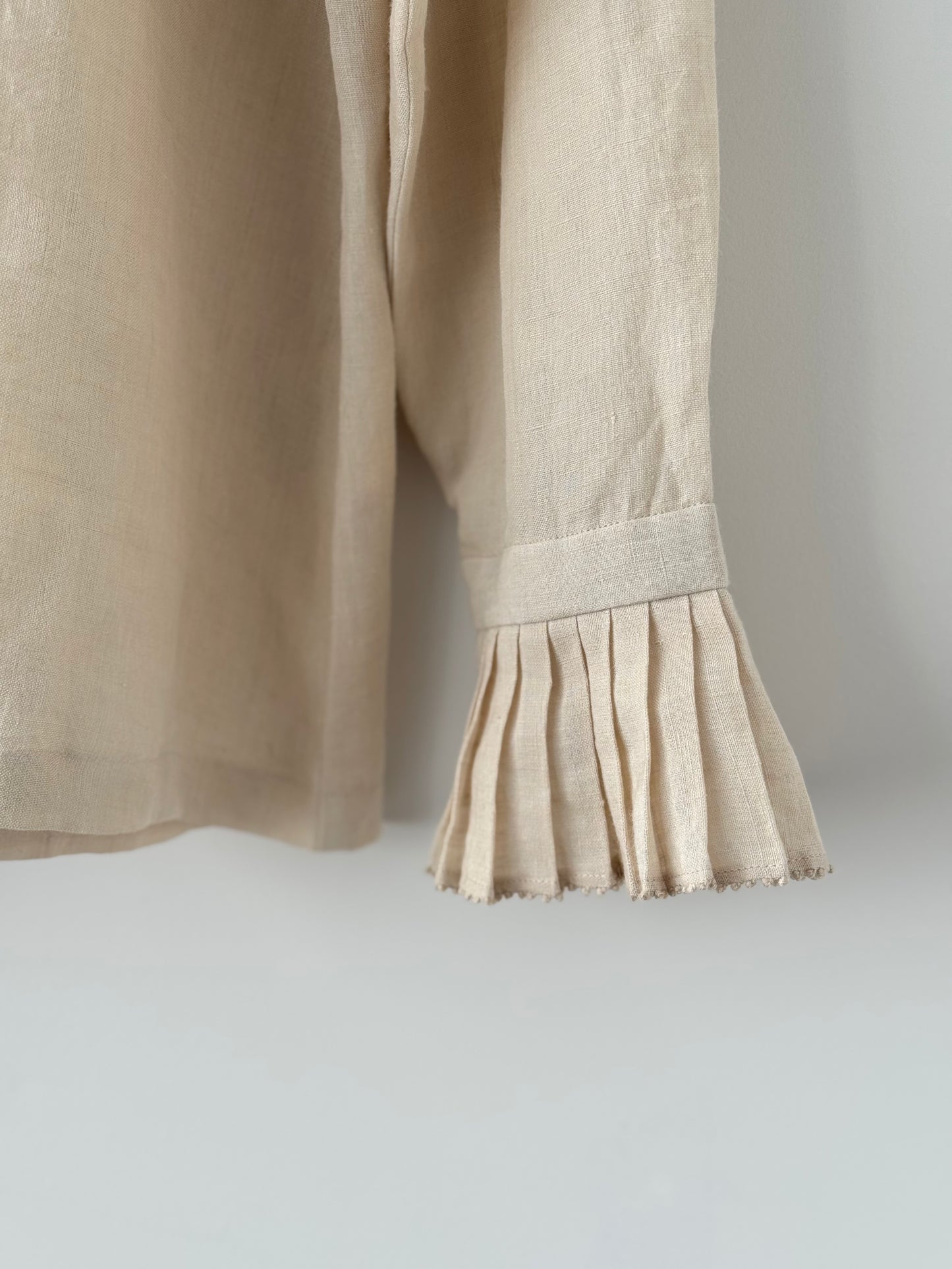 TUCK COLLAR BLOUSE