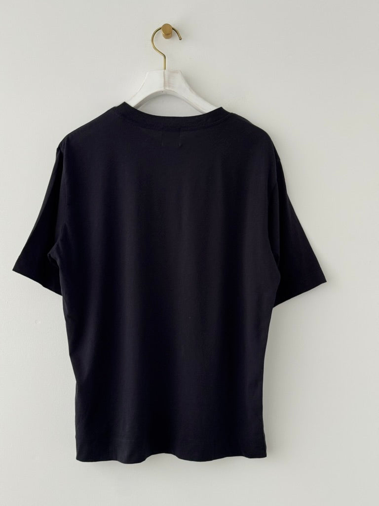 大人 TEE