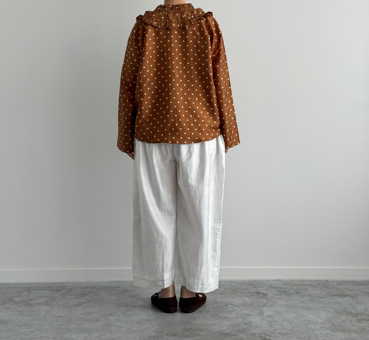FRILL CAPE BUNON ブノン　通販　取扱店　着画　後ろ姿