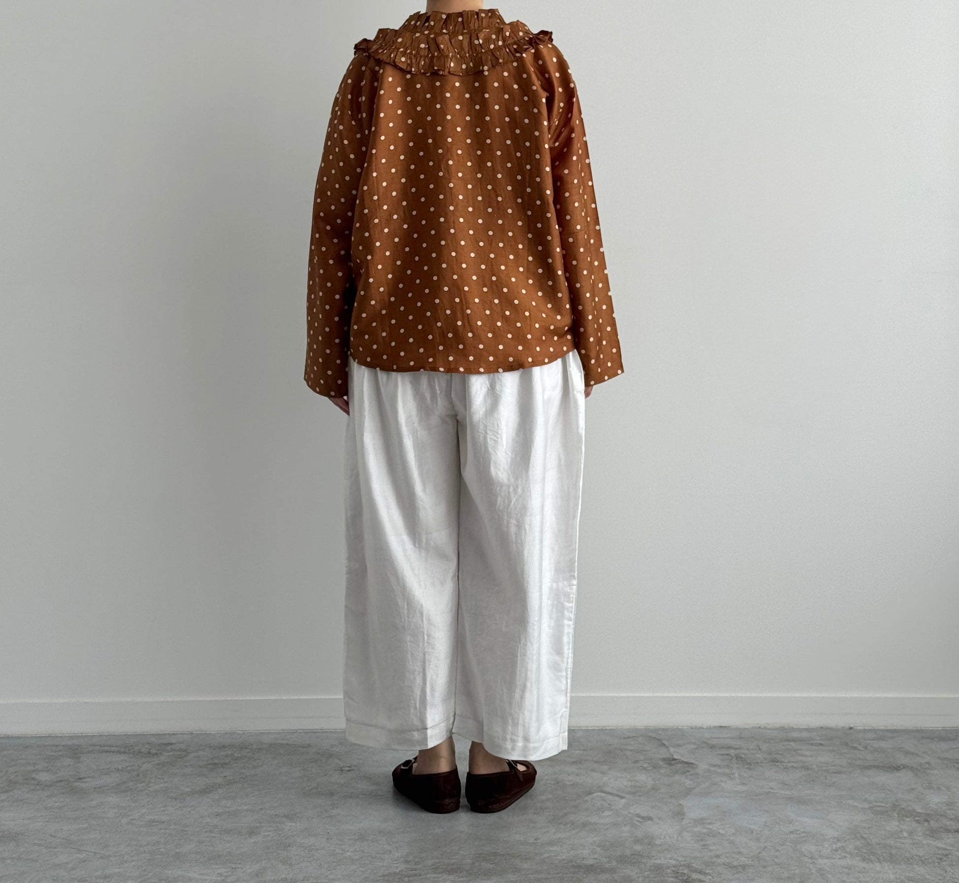 FRILL CAPE BUNON ブノン　通販　取扱店　着画　後ろ姿
