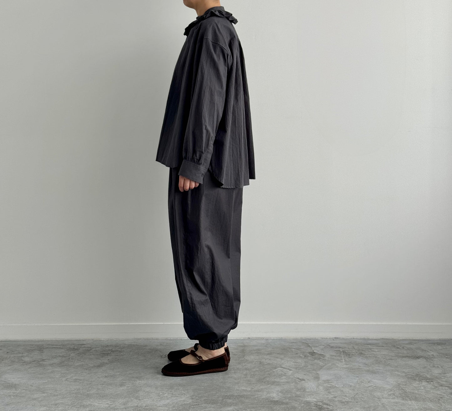 タックカラーシャツ Porter des boutons ポルテデブトン　通販　広島　チャコール着画　横