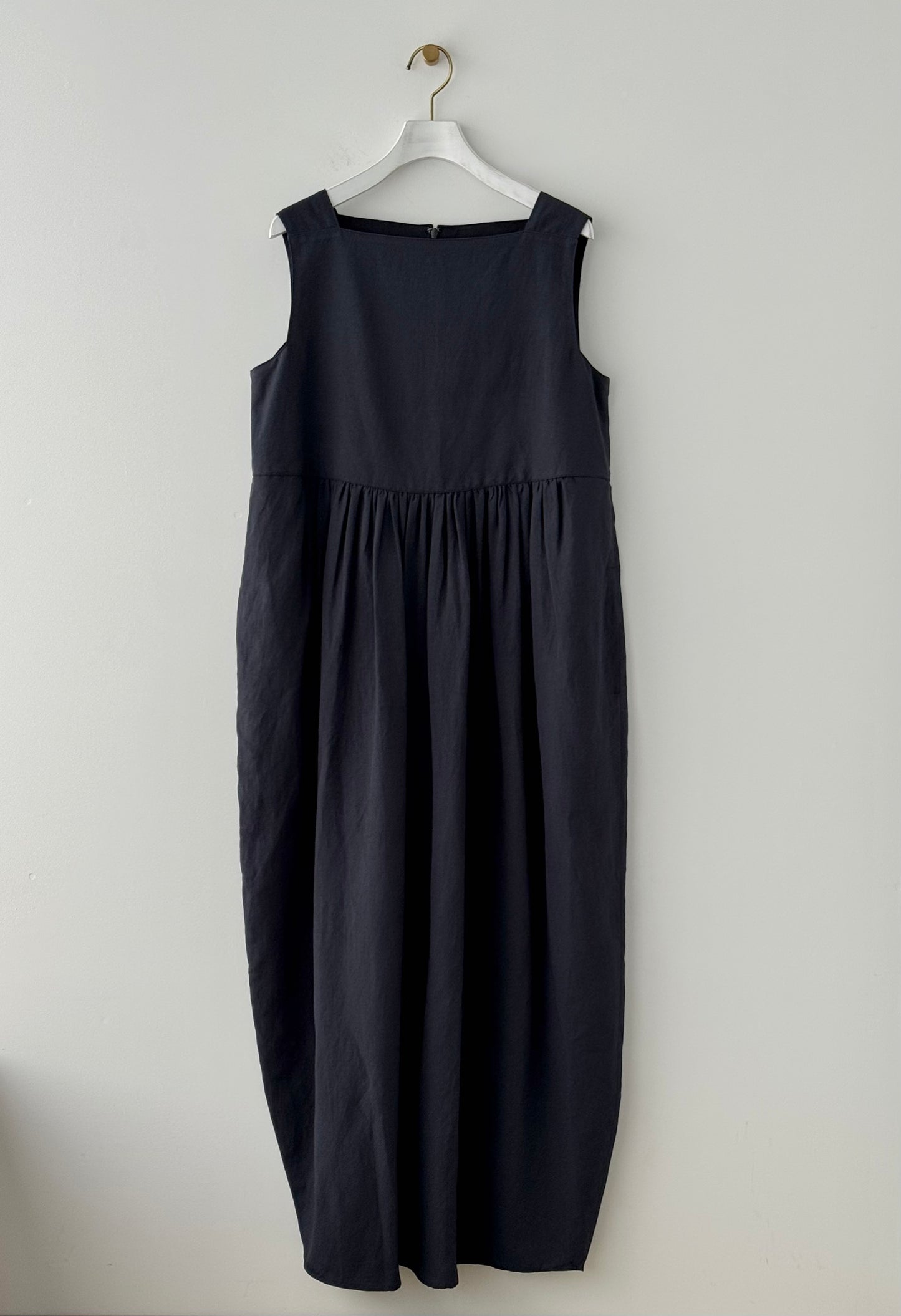 VISCOSE LINEN NO SLEEVE COCOON DRESS (DARK NAVY)