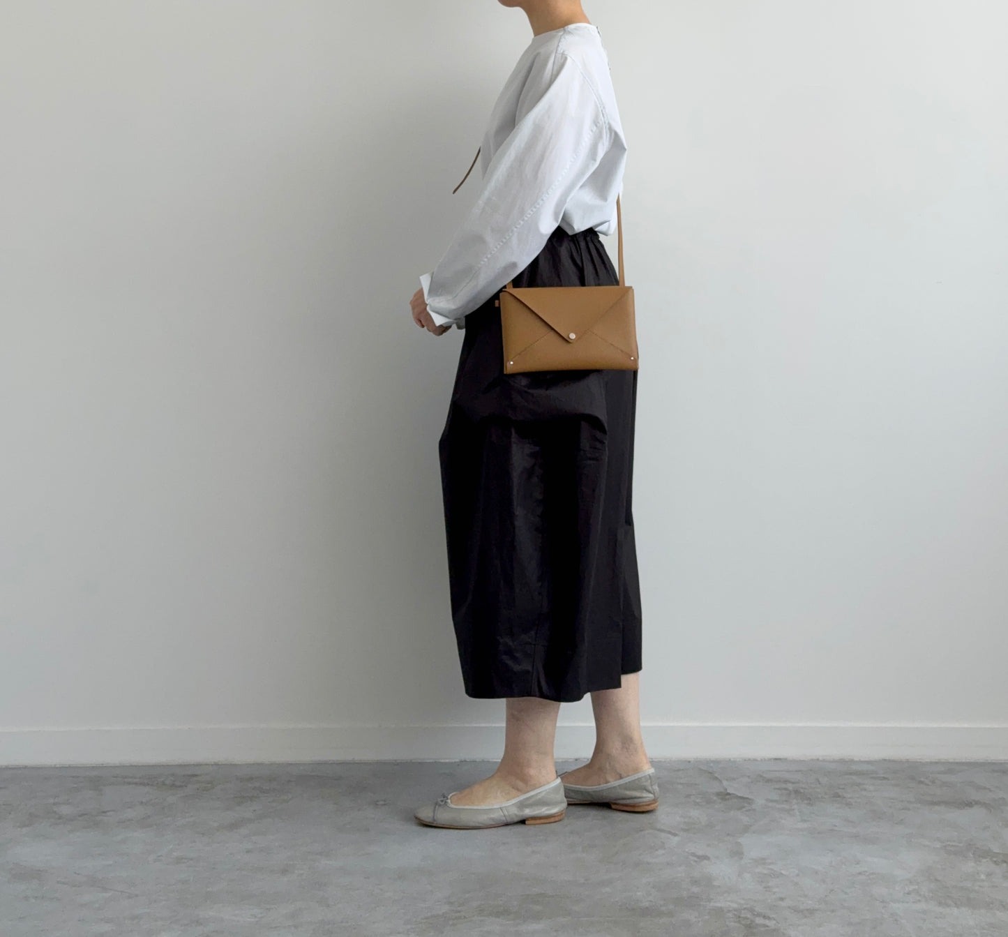 LETTER POCHETTE  レターポシェット　a (アー）通販　取扱店 camel 着画
