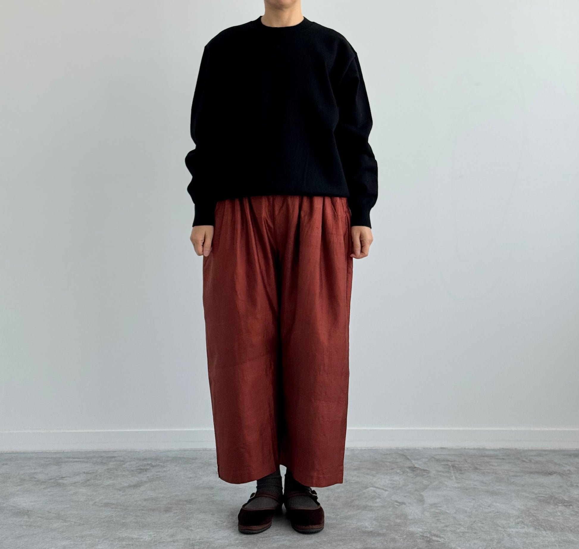 RIGID CASHMERE SWEATER P/O ( BLACK ) Yonetomi  カシミヤ　米富繊維　着画　前から