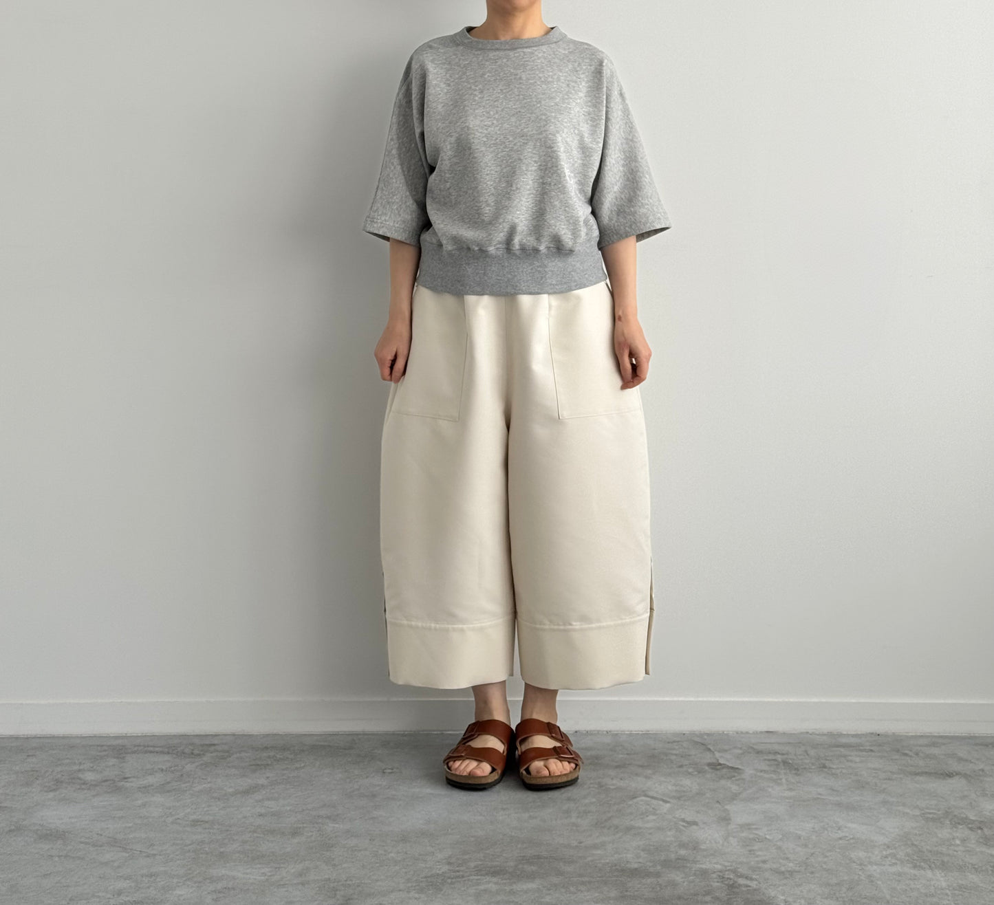 MID SLEEVEのスウェット