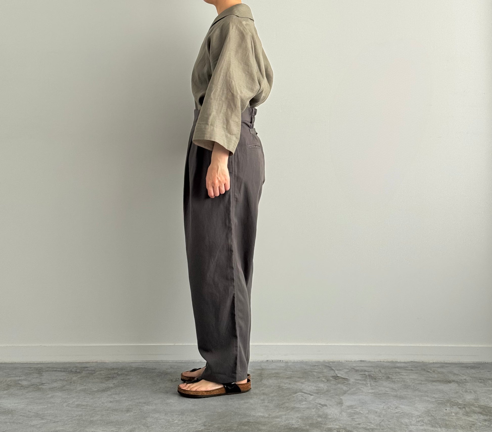 CHEVALのパンツ CHEVAL plus　通販　取扱店　着画　gray 横
