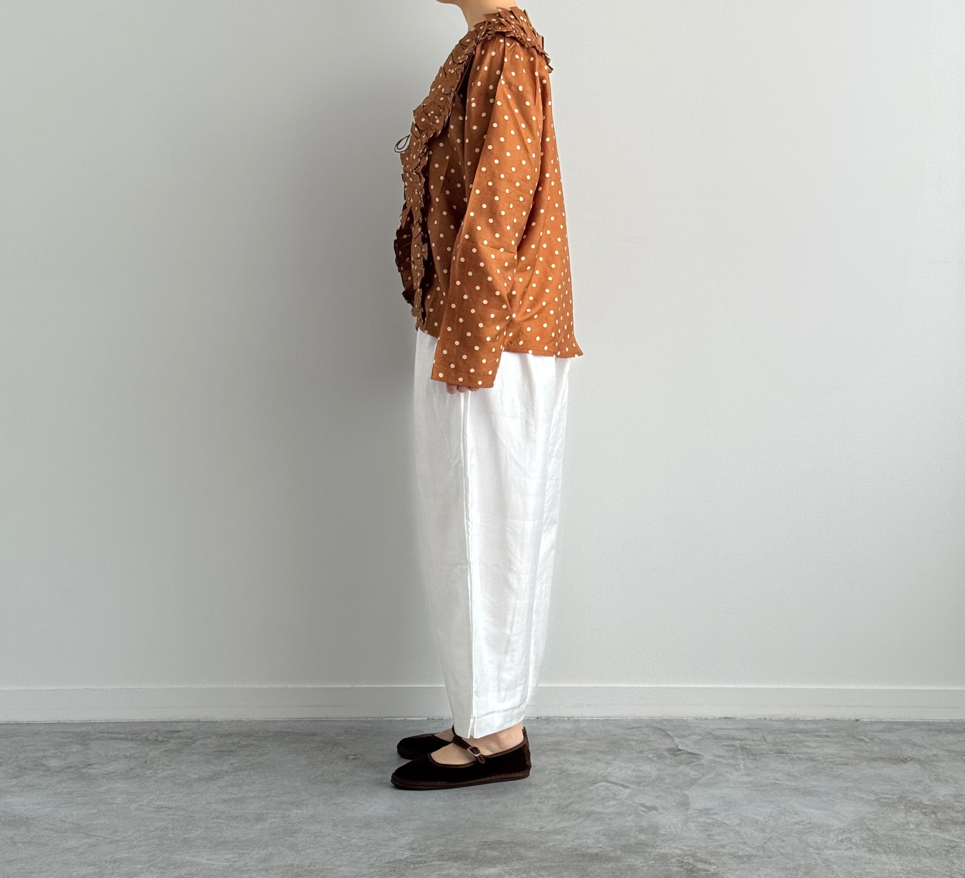 FRILL CAPE BUNON ブノン　通販　取扱店　着画　横
