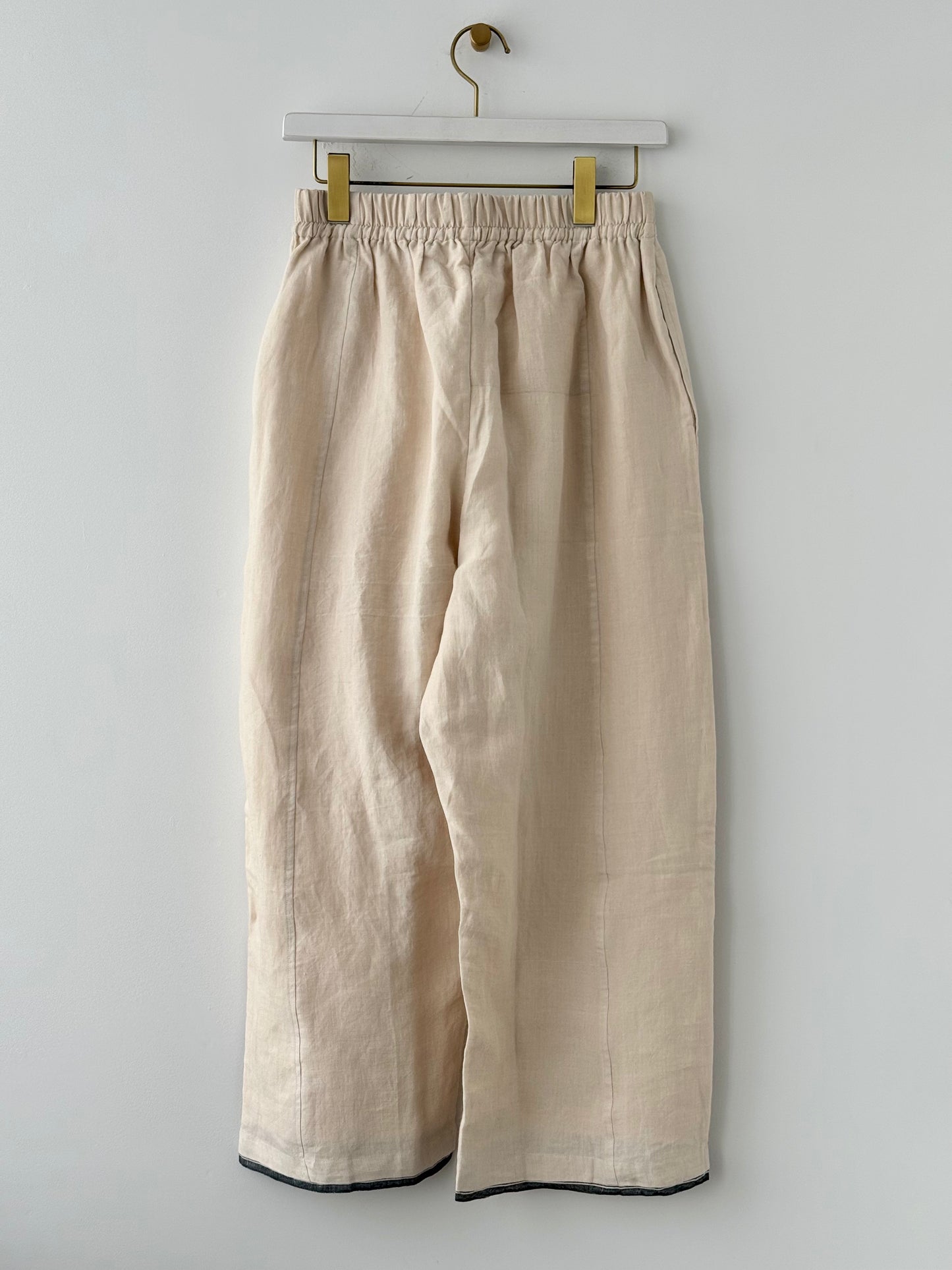 RUFFLE TUCK PANTS