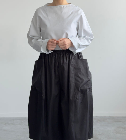 Big pocket culottes TENNE HANDCRAFTED MODERN キュロット　通販　取扱店　BLACK 着画　アップ