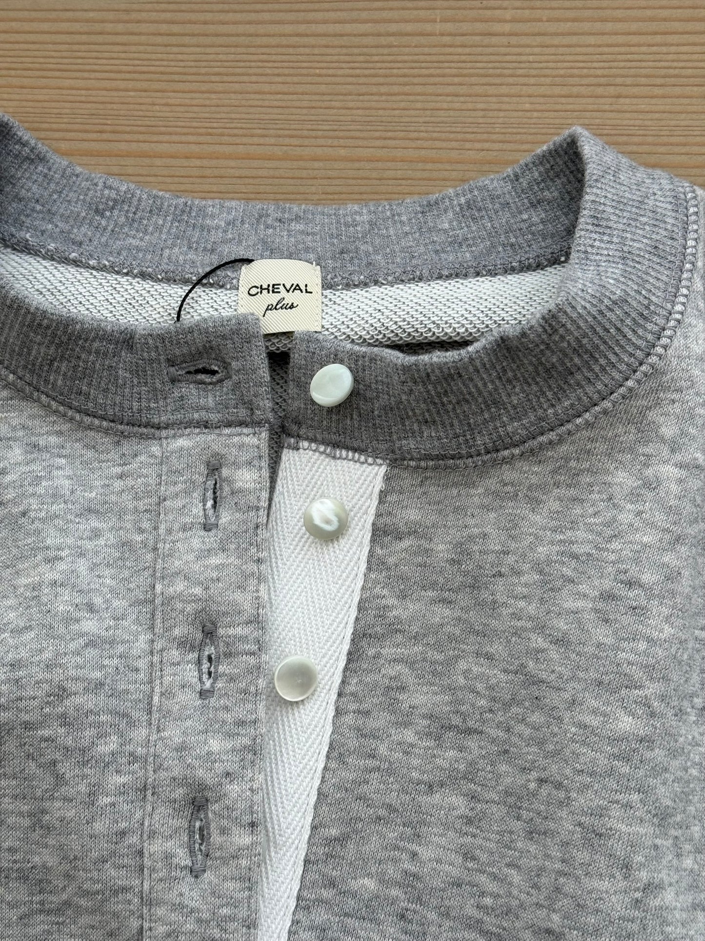 SEVEN SLEEVEの釦スウェット CHEVAL plus　通販　取扱店 商品画像