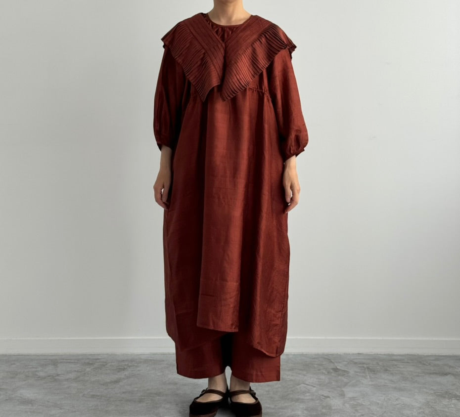 TUCK RUFFLE COLLAR (MADDER BROWN)　BUNON 　ブノン　つけ襟　広島　通販　着画