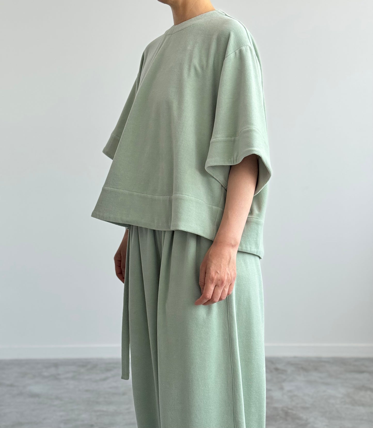 HALF SLEEVE TOPS (VELOR)