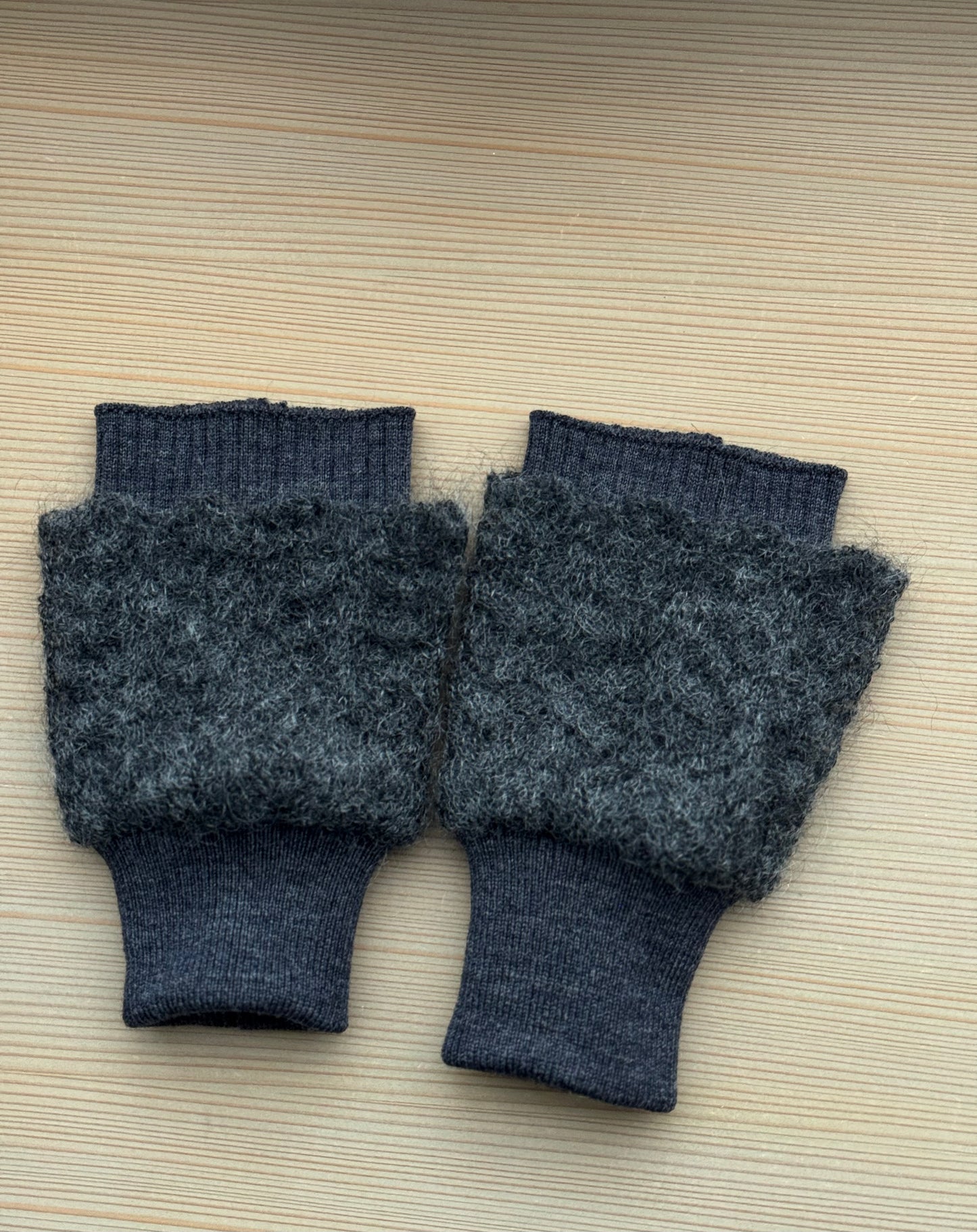 MOHAIR フリルリストウォーマー